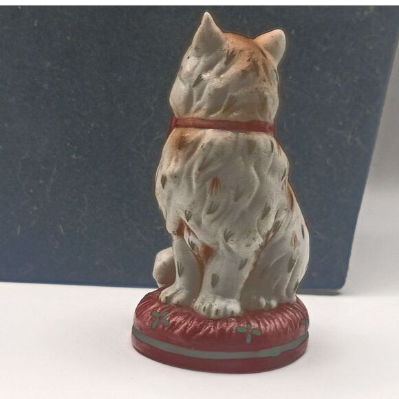 Franklin Mint Curio Cabinet Staffordshire Cat Figurine 1986 Preowned 3"x2"x2" - Picture 4 of 5
